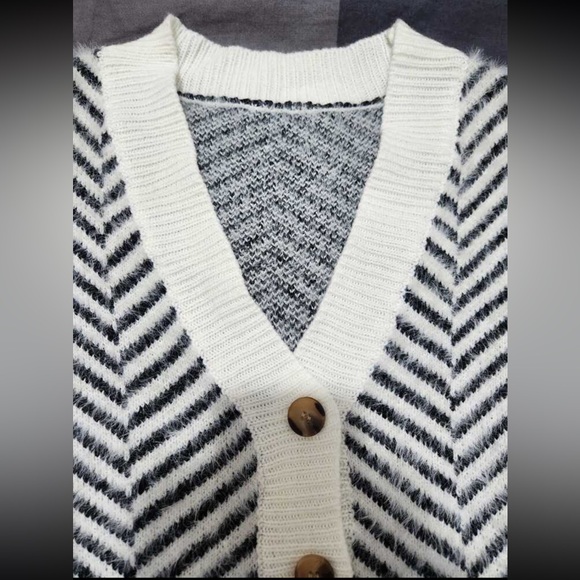 Fuzzy Chevron Black & Off White Button Up Cardigan Long Sleeve V-Neck - Picture 10 of 16